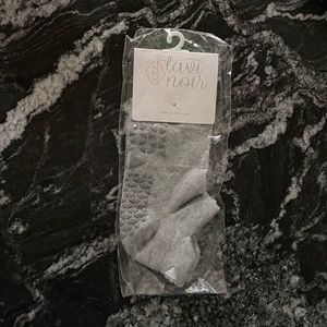 tavi noir sticky socks size medium NWT gray / grey